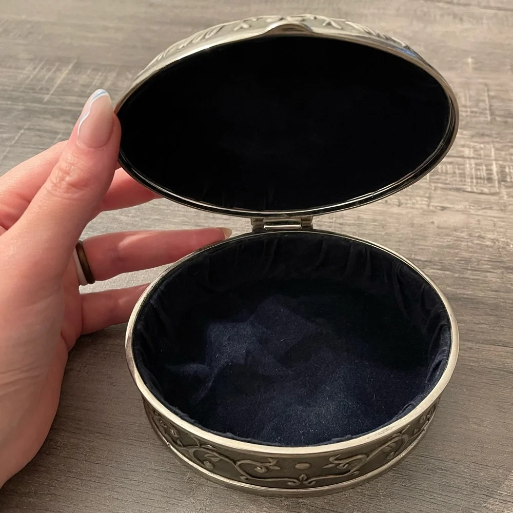 Vintage Rustic Jewelry Box Oval Shape O/S